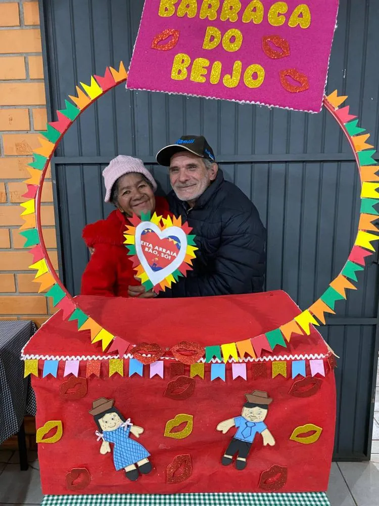 Grupo Reviver celebra São João com alegria 