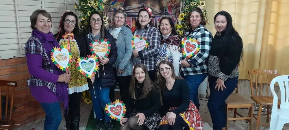 Grupo Reviver celebra São João com alegria 