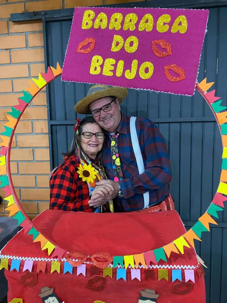 Grupo Reviver celebra São João com alegria 
