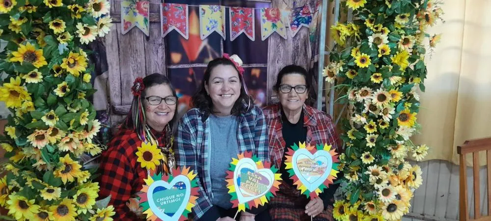 Grupo Reviver celebra São João com alegria 