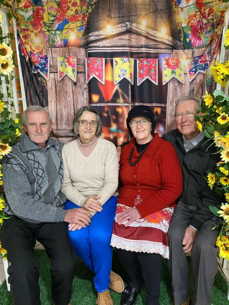 Grupo Reviver celebra São João com alegria 