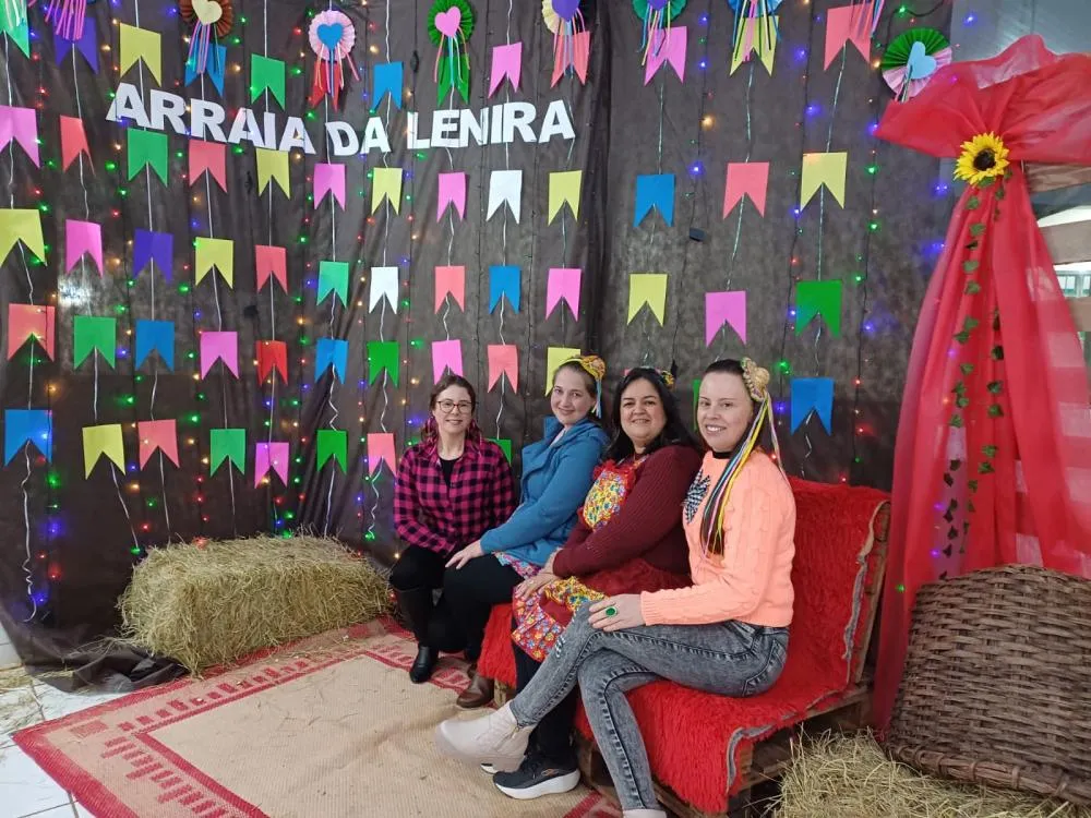 Festa Junina da Escola Lenira encanta com apresentações, comidas típicas e tradição