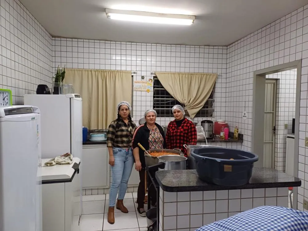 Festa Junina da Escola Lenira encanta com apresentações, comidas típicas e tradição