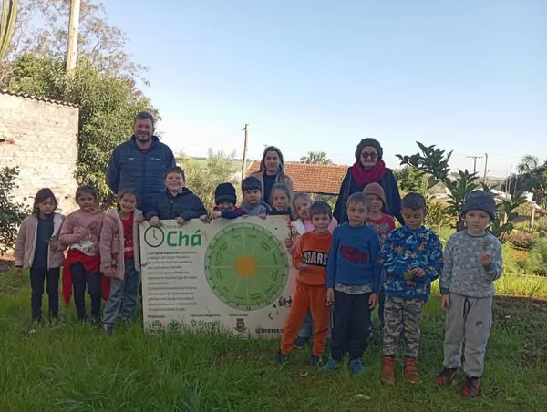 Alunos do 1º e 2º ano visitam o Horto Medicinal e a Casa do Feirante 