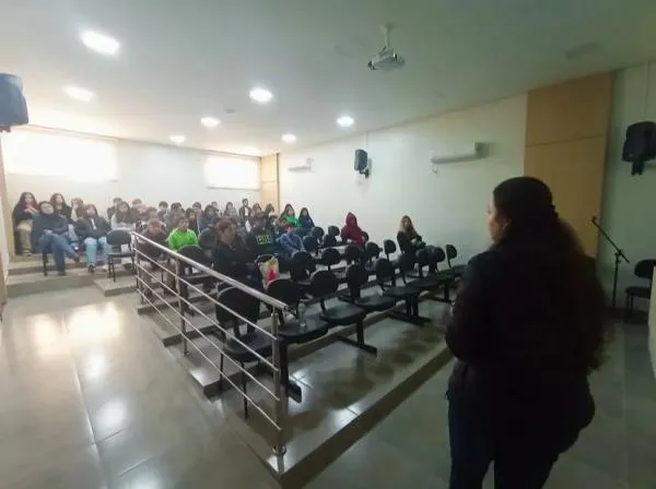 Alunos do Pontão dos Buenos conhecem estrutura do CIGRES em Seberi