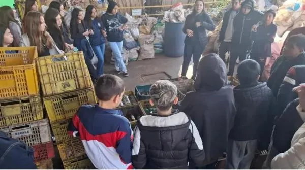 Alunos do Pontão dos Buenos conhecem estrutura do CIGRES em Seberi