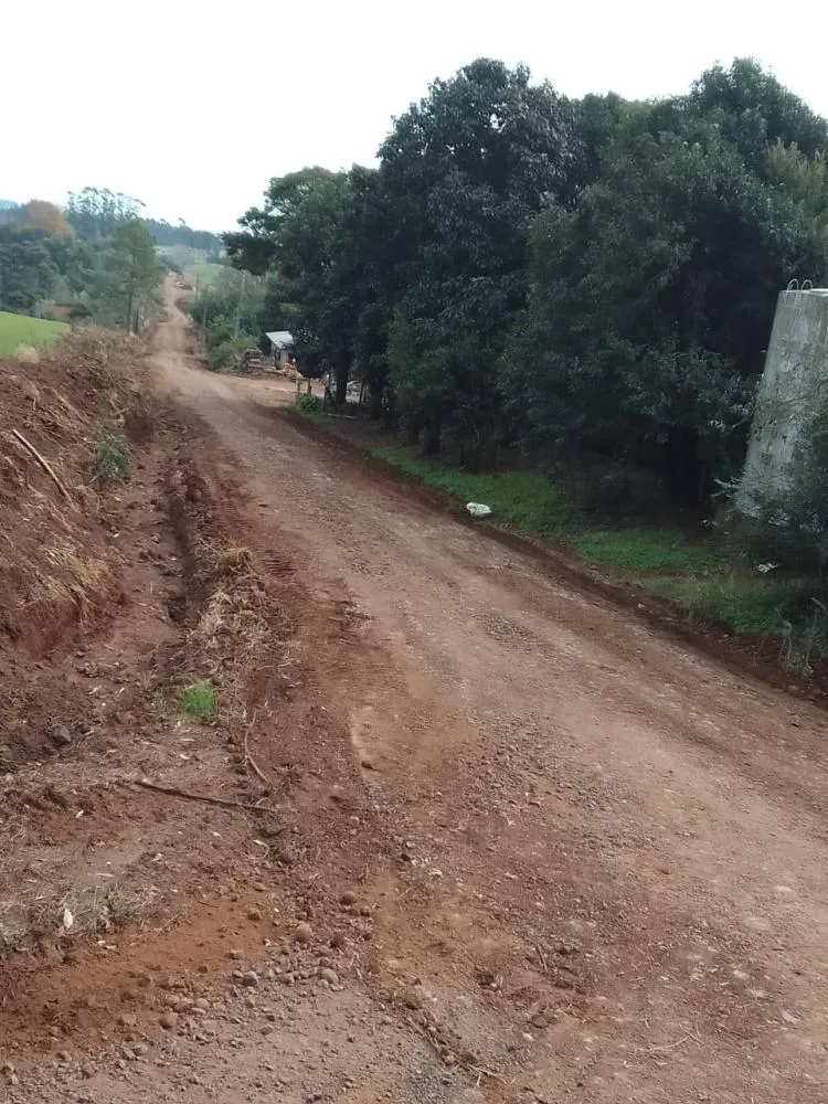 Prefeitura de Vista Gaúcha realiza melhorias em estradas da Linha Presidente Kennedy