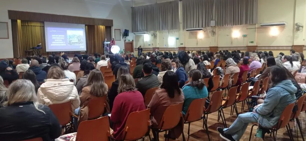 Equipe da Educação de Derrubadas participa de seminário nacional sobre alfabetização