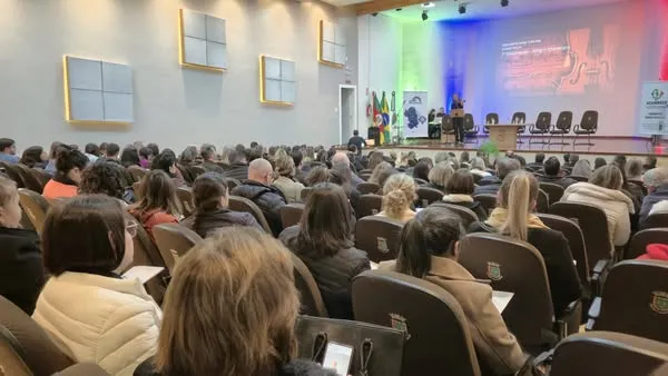 Tenente Portela sedia 1º Seminário Regional sobre Inclusão