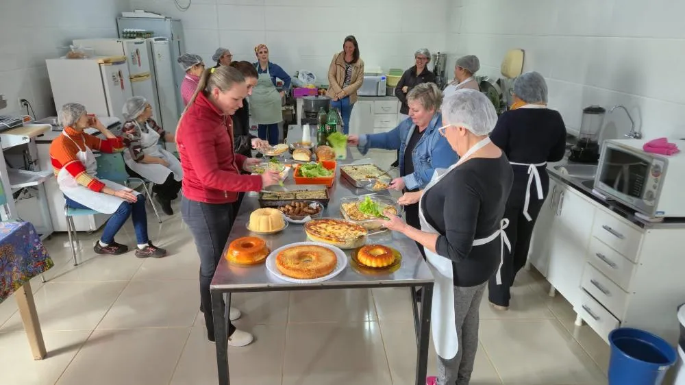 Curso de culinária com mandioca valoriza alimento regional 
