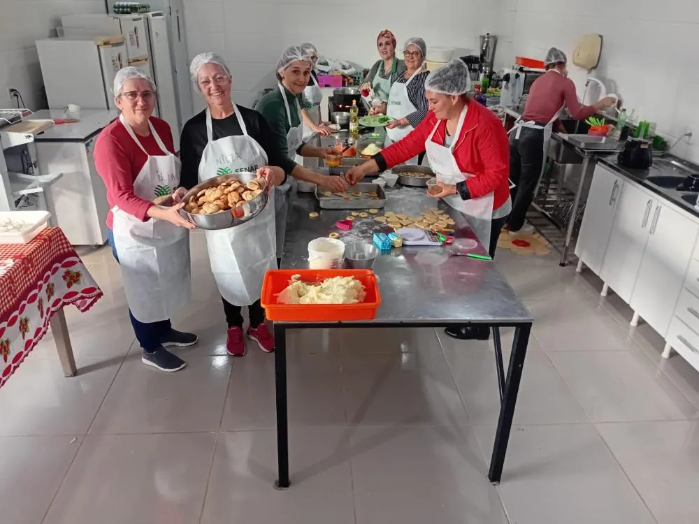 Curso de culinária com mandioca valoriza alimento regional 