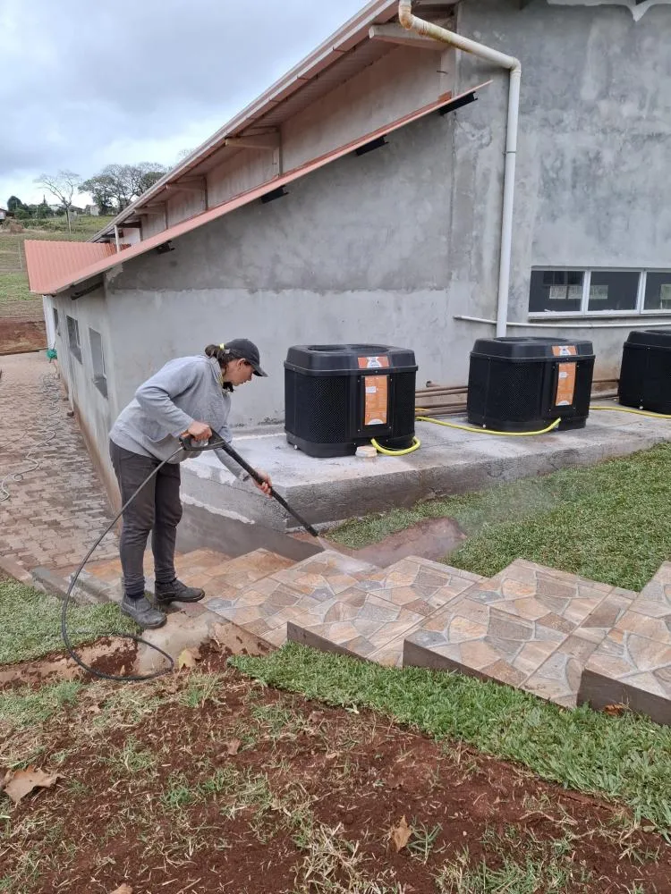 Paisagismo valoriza entorno do Centro de Convivência e CRAS em Derrubadas