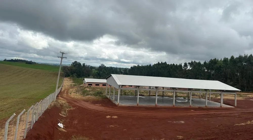 Área industrial de Miraguaí ganha reforço com entrega de pavilhões