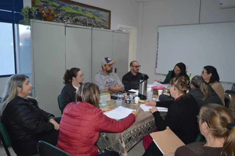 SMECD promove encontros com professores do 1º ao 9º ano para fortalecer práticas pedagógicas