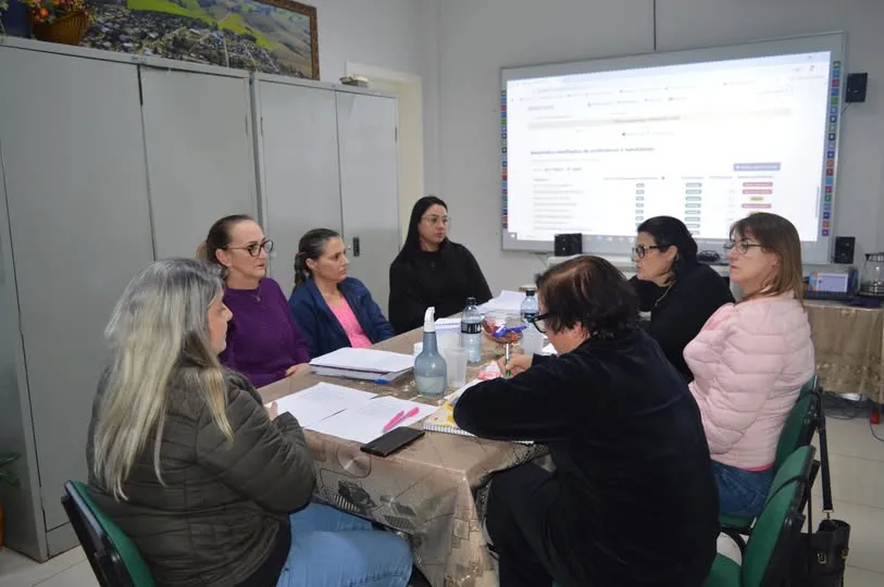 SMECD promove encontros com professores do 1º ao 9º ano para fortalecer práticas pedagógicas