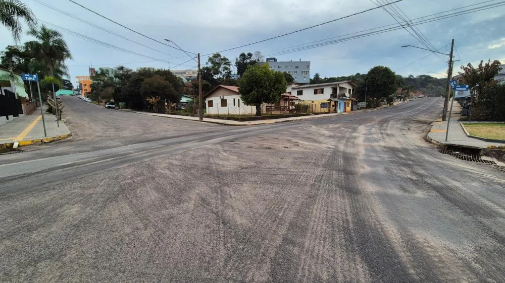Ruas Tupã e Pindorama recebem manutenção preventiva em Tenente Portela