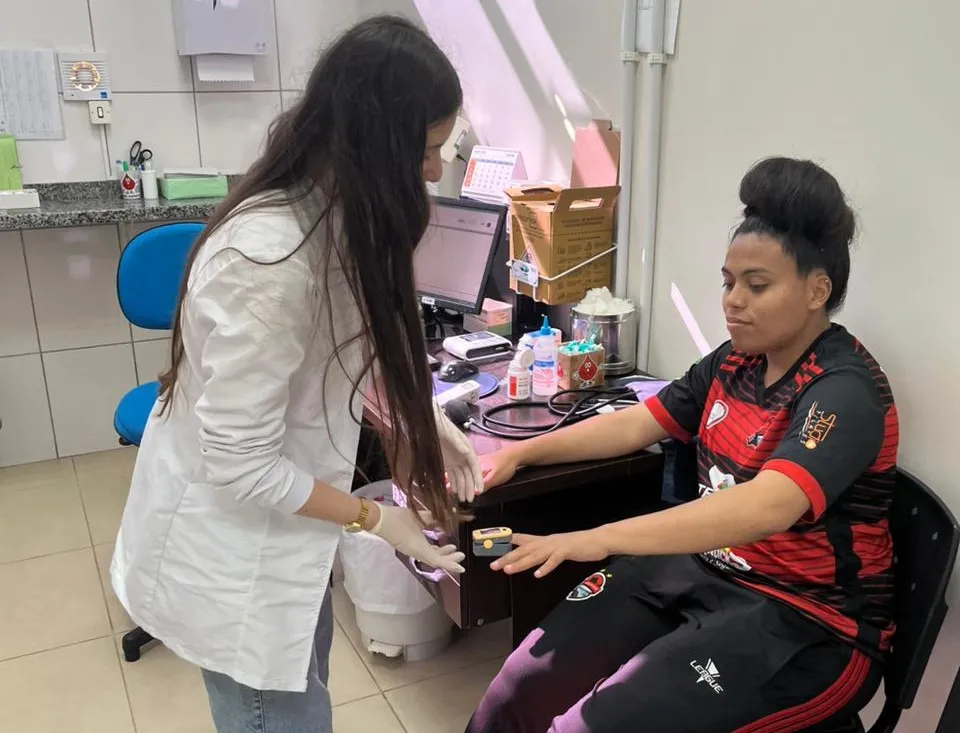 Atletas do Flamengo de São Pedro realizam doação de sangue no Hemocentro de Santa Rosa
