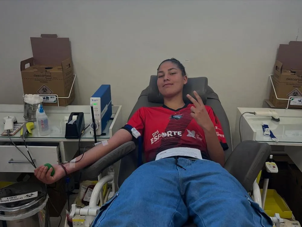 Atletas do Flamengo de São Pedro realizam doação de sangue no Hemocentro de Santa Rosa