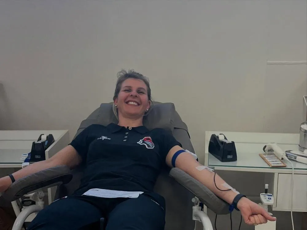 Atletas do Flamengo de São Pedro realizam doação de sangue no Hemocentro de Santa Rosa