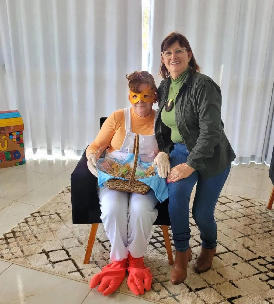 Contação de história na Biblioteca Municipal encanta crianças com a Galinha Ruiva