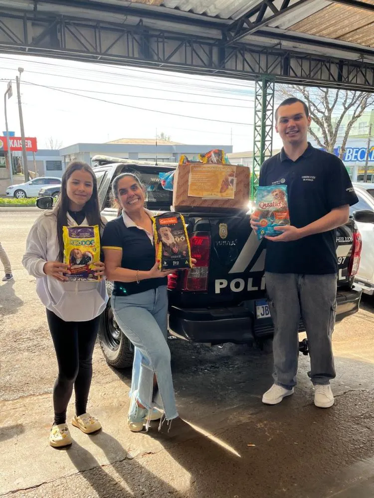 Projeto “Sua Ajuda Traz Esperança” arrecada mais de 230 kg de ração para ONG A Passos