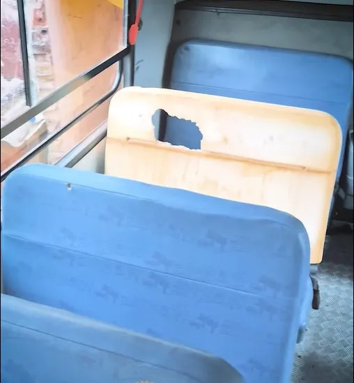 Ônibus escolar é depredado e prejuízo recai sobre a comunidade