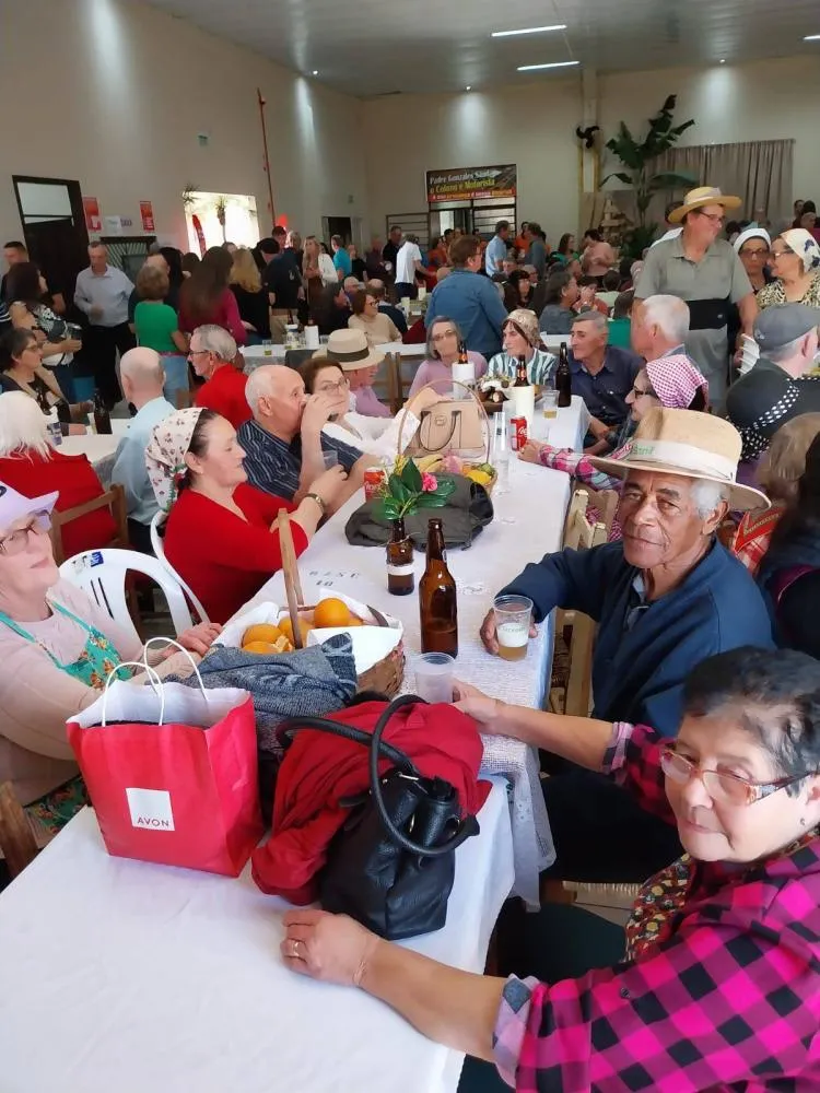 Grupo Reviver recebe prêmio de caracterização em Padre Gonzales