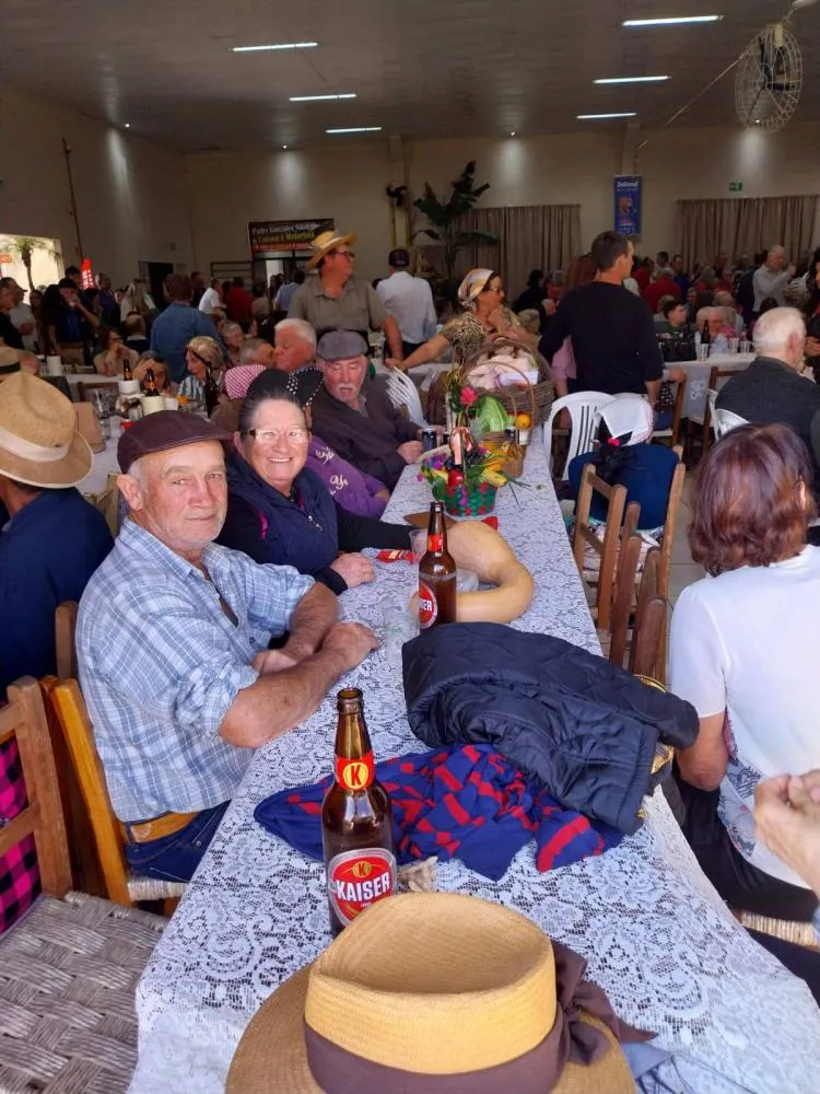 Grupo Reviver recebe prêmio de caracterização em Padre Gonzales