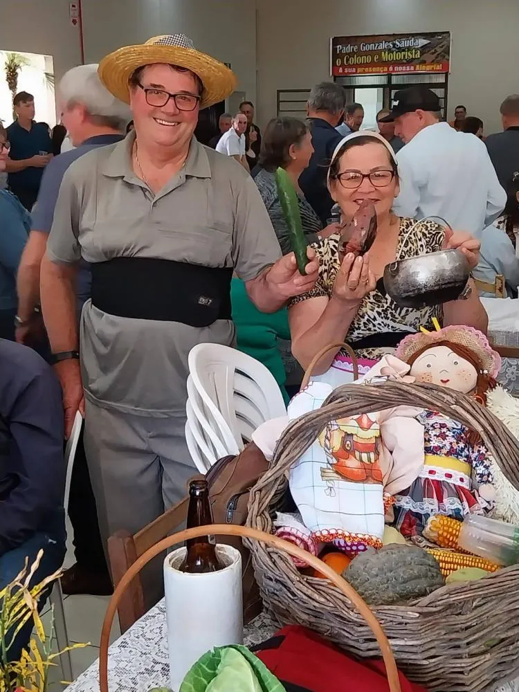 Grupo Reviver recebe prêmio de caracterização em Padre Gonzales