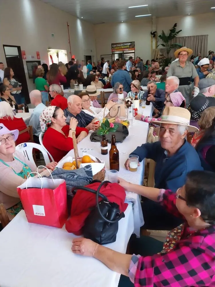 Grupo Reviver recebe prêmio de caracterização em Padre Gonzales