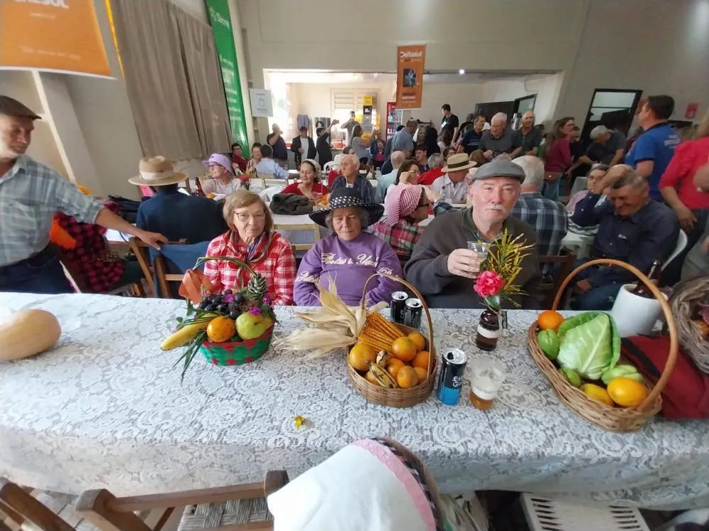 Grupo Reviver recebe prêmio de caracterização em Padre Gonzales