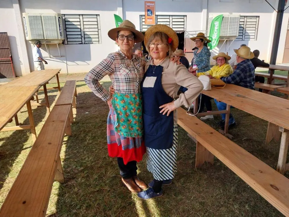 Grupo Reviver recebe prêmio de caracterização em Padre Gonzales