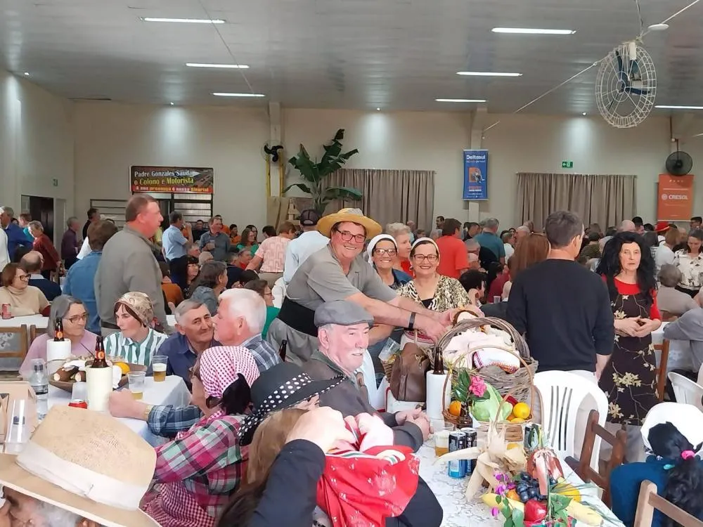 Grupo Reviver recebe prêmio de caracterização em Padre Gonzales