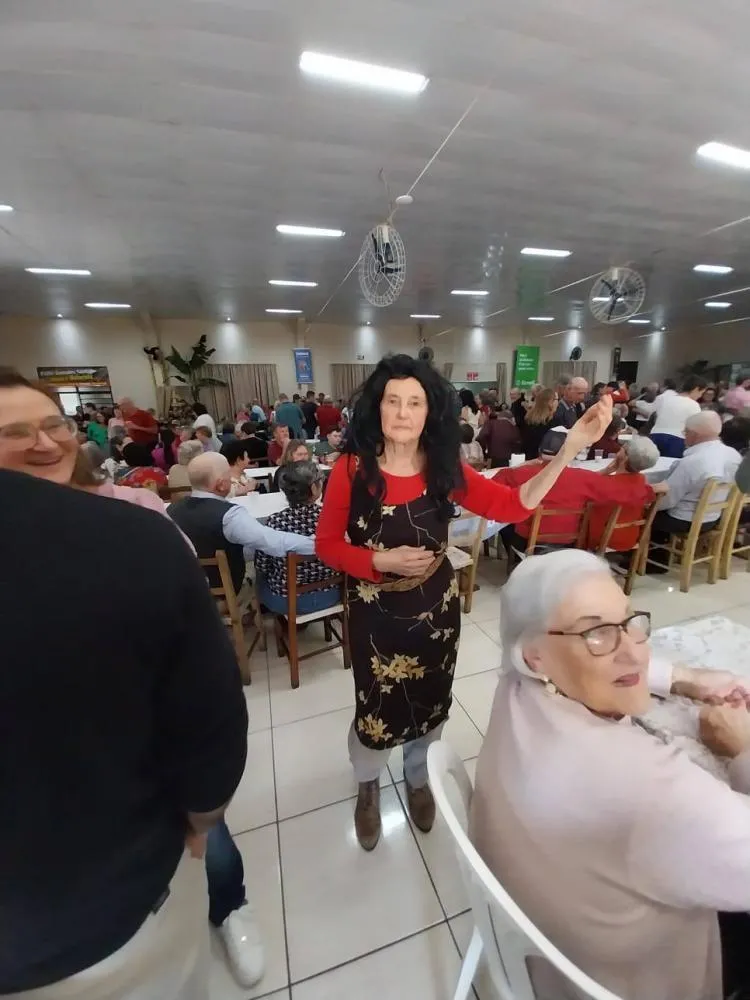Grupo Reviver recebe prêmio de caracterização em Padre Gonzales