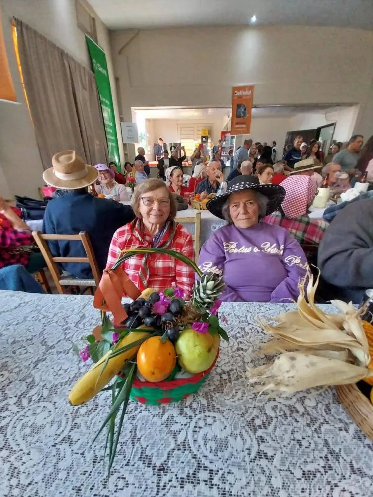 Grupo Reviver recebe prêmio de caracterização em Padre Gonzales