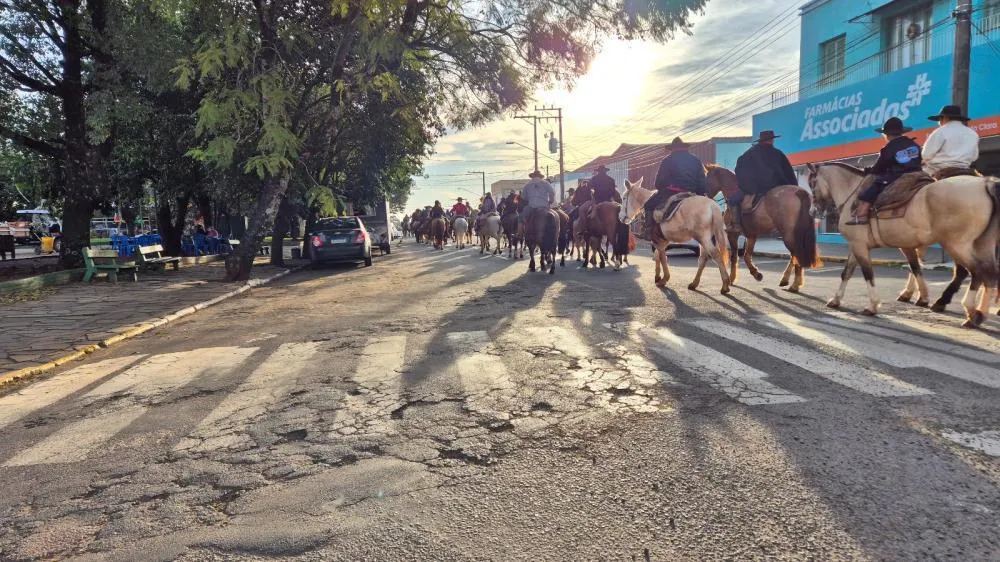 Três municípios recebem cavalgada em homenagem ao Tenente Portela Fagundes