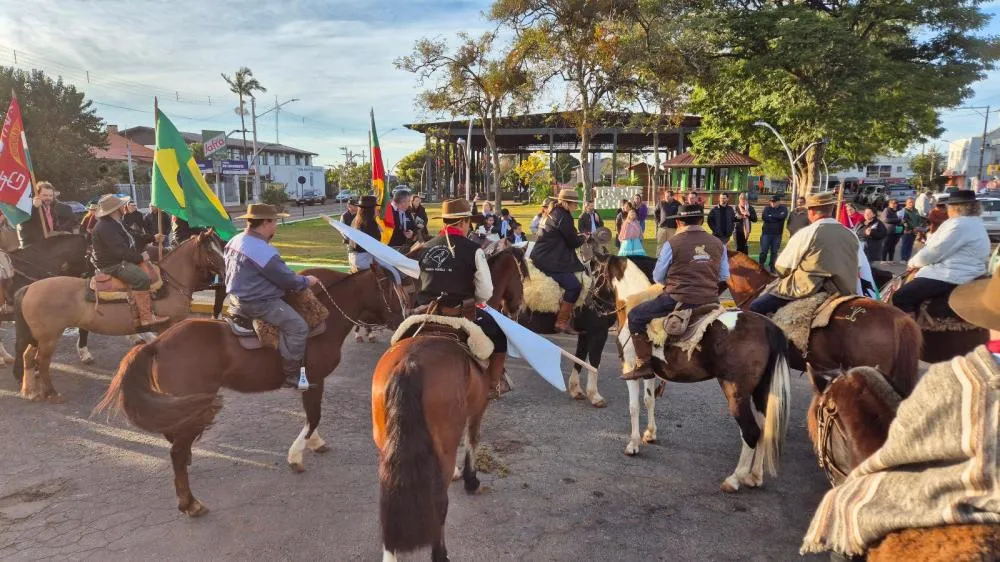 Três municípios recebem cavalgada em homenagem ao Tenente Portela Fagundes