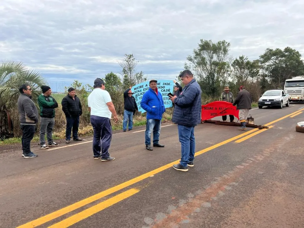 ERS-330 tem trechos bloqueados por mobilização indígena