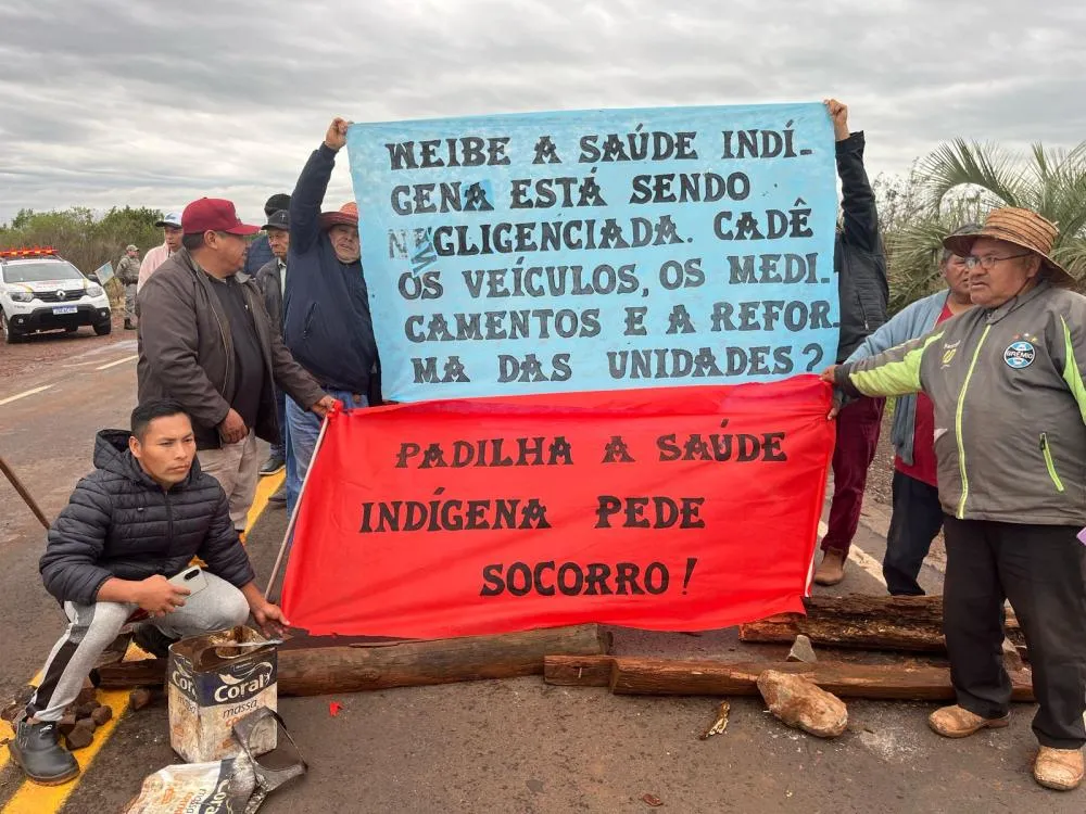 ERS-330 tem trechos bloqueados por mobilização indígena