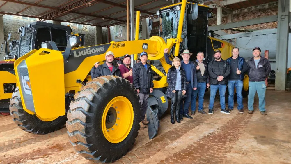 Prefeitura investe em equipamentos para melhorar estradas e apoio à agricultura