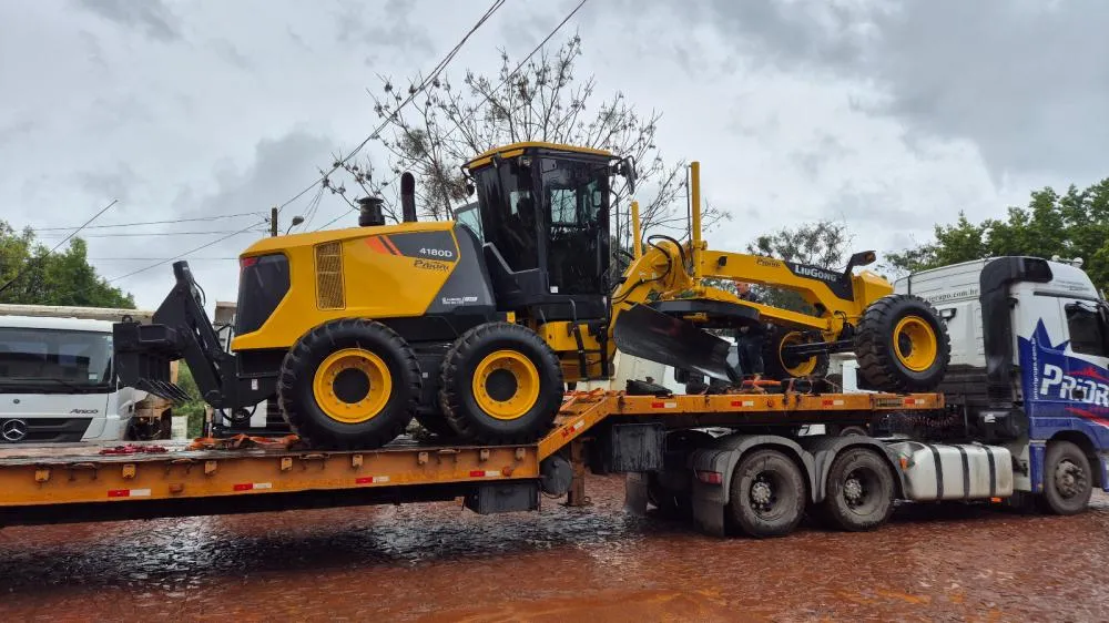 Prefeitura investe em equipamentos para melhorar estradas e apoio à agricultura