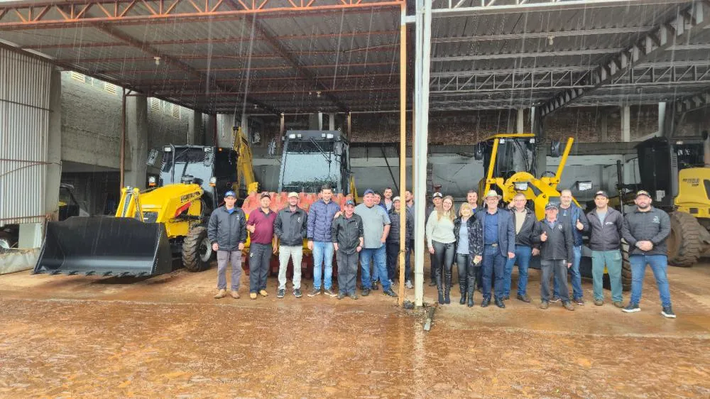Prefeitura investe em equipamentos para melhorar estradas e apoio à agricultura