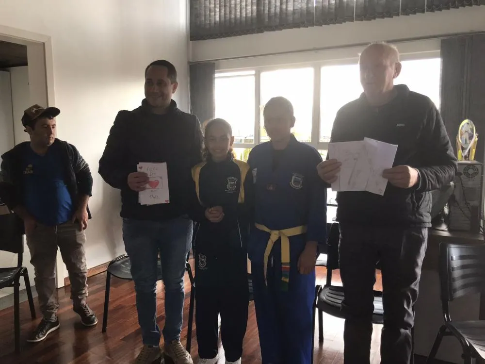 Apresentações e mensagens marcam homenagem do CRAS ao Dia dos Pais