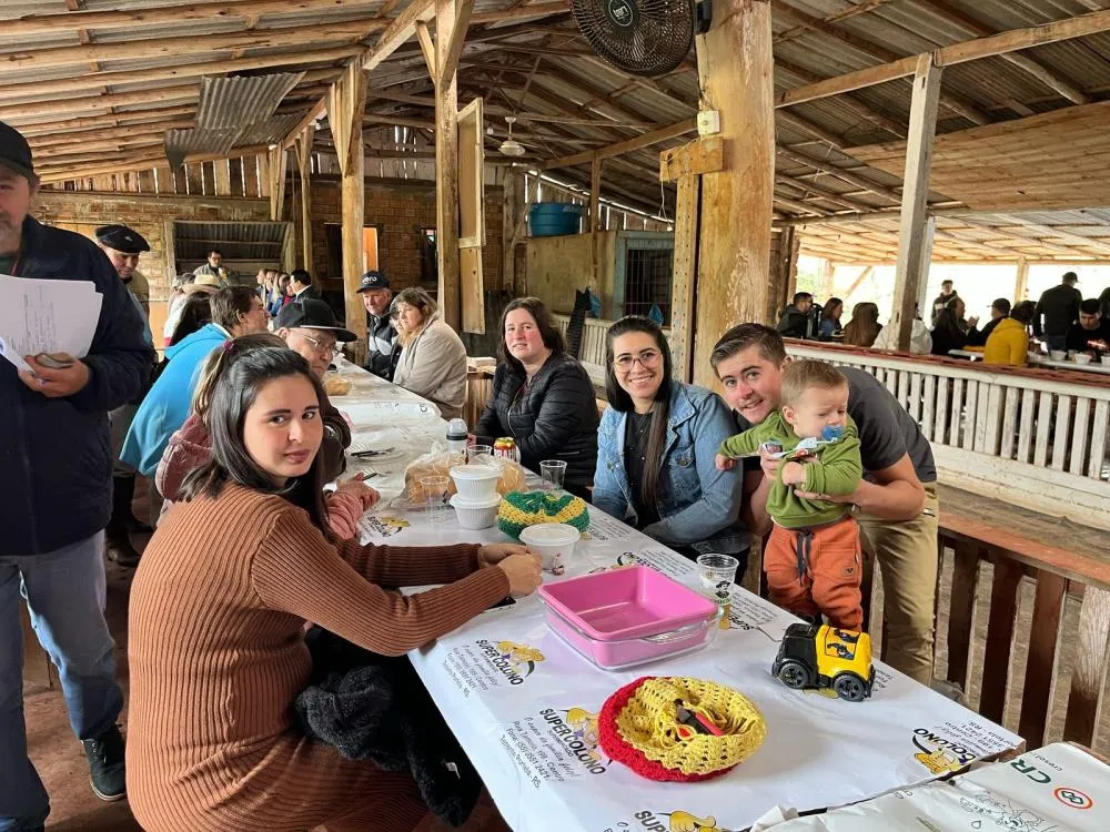 Escola Assis Brasil celebra integração com tradicional Festa da Família