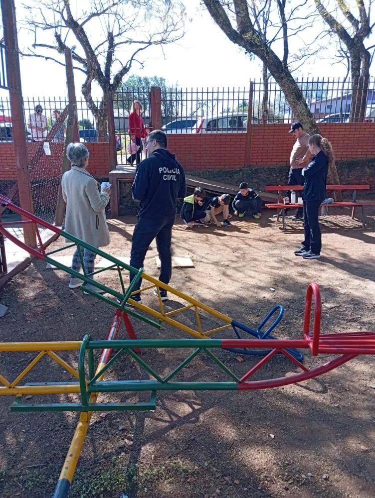 Polícia Civil leva Programa Papo de Responsa à Feira do Livro da Escola Sepé Tiaraju