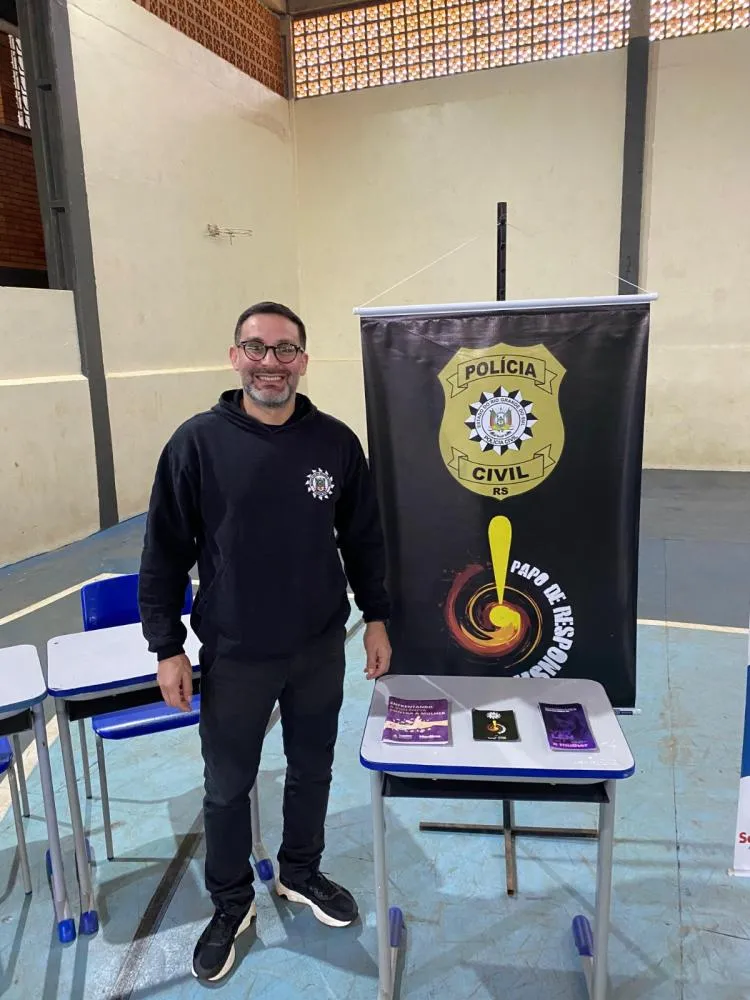 Polícia Civil leva Programa Papo de Responsa à Feira do Livro da Escola Sepé Tiaraju