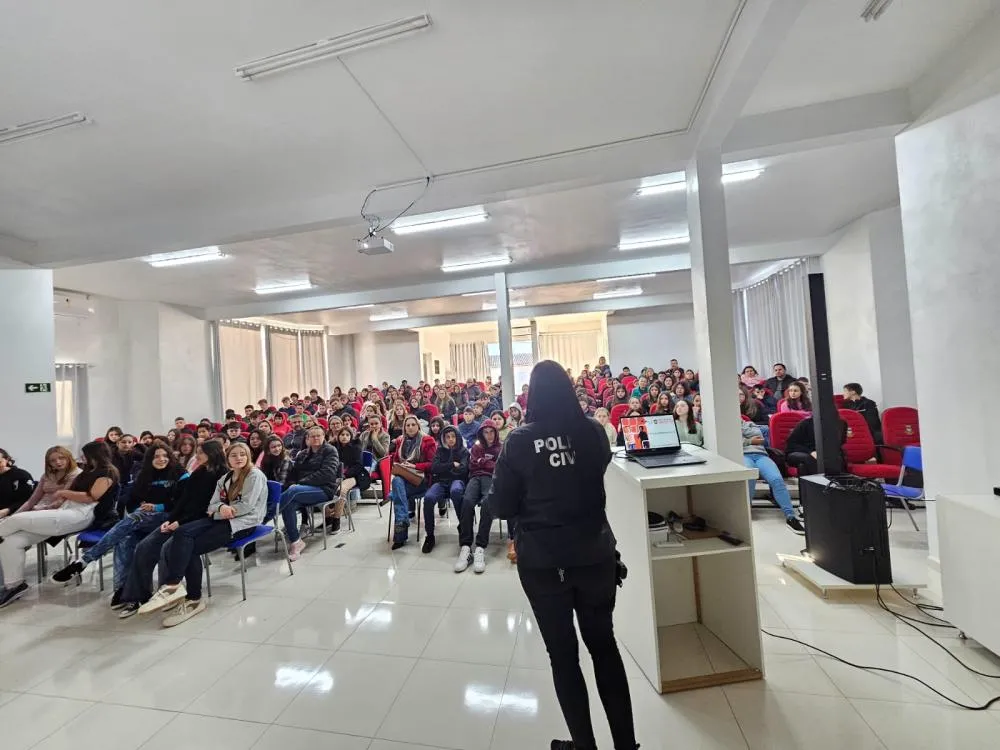 Programa Libertar orienta jovens sobre prevenção à violência sexual em Vista Gaúcha