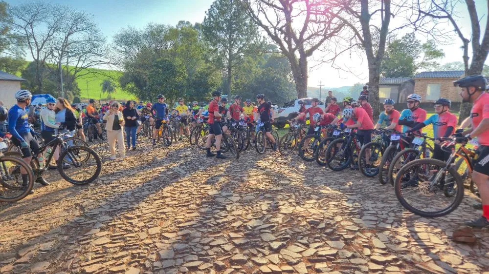 Desafio Pedal Portela reúne ciclistas em percurso pelo interior do município