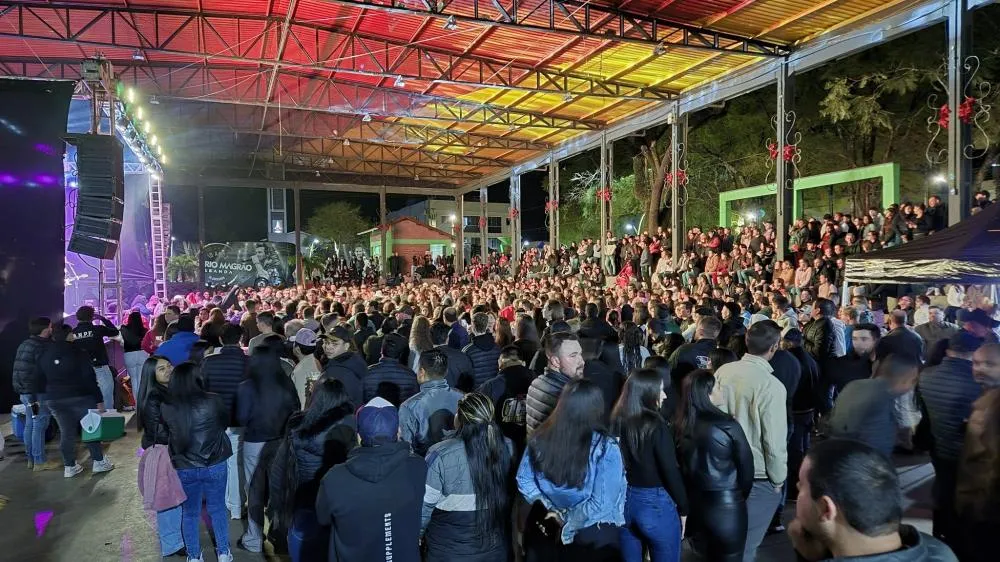 Mais de 2 mil pessoas prestigiam Show Baile dos 70 anos de Tenente Portela