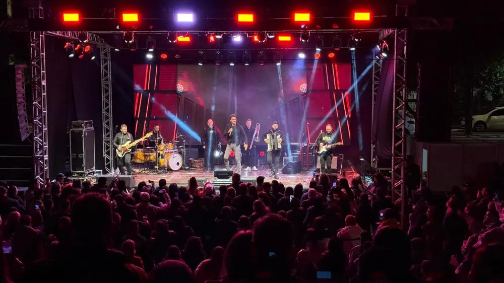 Mais de 2 mil pessoas prestigiam Show Baile dos 70 anos de Tenente Portela